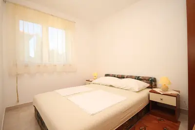 Appartement de deux chambres avec le balcon et la vue sur le mer Seget Vranjica, Trogir (A-8507-a)