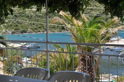 Image de Appartement de deux chambres avec la terrasse et la vue sur le mer Stupin Celine, Rogoznica (A-2096-b)