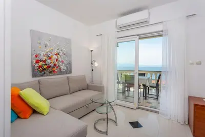 Image de Appartement de deux chambres avec la terrasse et la vue sur le mer Njivice, Krk (A-5295-a)
