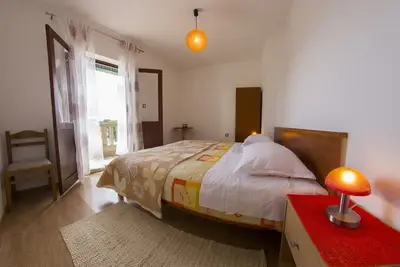 Image de Appartement de deux chambres avec la terrasse et la vue sur le mer Sumartin, Brac (A-2951-a)