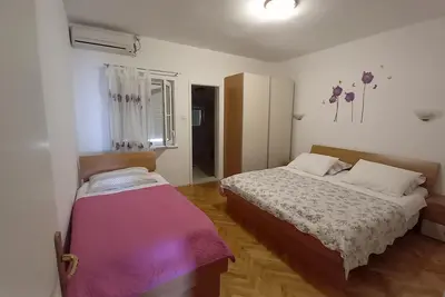 Image de Appartement de deux chambres prés de la plage Kustici, Pag (A-9360-c)