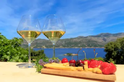 Image de Appartement de deux chambres avec la terrasse et la vue sur le mer Tri Zala, Korcula (A-4346-a)