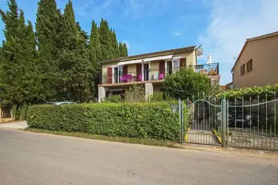 Image de Appartement de deux chambres avec la terrasse Valbandon, Fazana (A-11601-a)