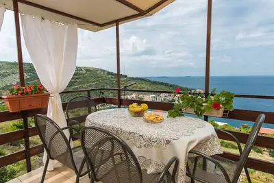 Image de Appartement de deux chambres avec la terrasse et la vue sur le mer Bilo, Primosten (A-6478-b)
