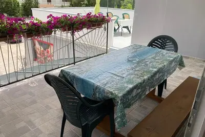 Image de Appartement de quatre chambres avec la terrasse Seline, Paklenica (A-6628-b)