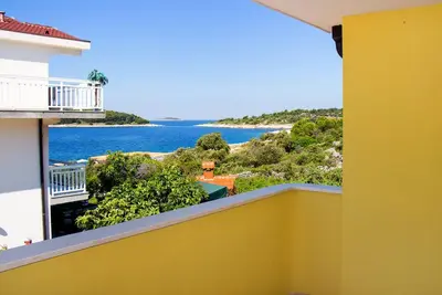 Image de Appartement de deux chambres prés de la plage Zecevo Rtic, Rogoznica (A-11869-c)