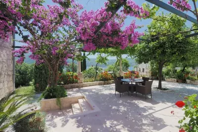 Image de Garçonnière avec le balcon et la vue sur le mer Slano, Dubrovnik (As-2682-a)