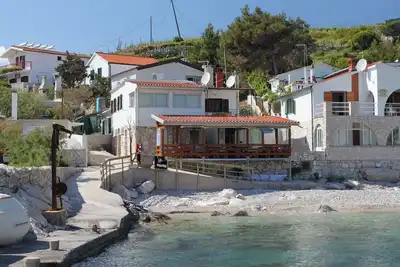 Image de Appartement de deux chambres prés de la plage Baie Zarace (Dubovica), Hvar (A-8778-a)
