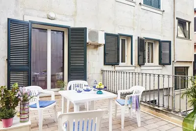 Image de CaseSicule: Alep, Appartement dans le centre-ville et à côté de la place principale, Plage à 100 m, Wi-Fi