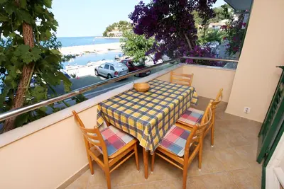 Image de Appartement d'une chambre avec la terrasse et la vue sur le mer Podgora, Makarska (A-6836-b)