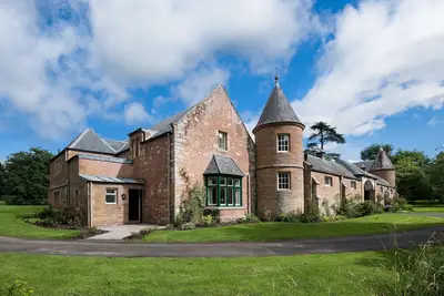 Monteviot Stables West - sentiers forestiers et jardins inspirants, 4 chambres