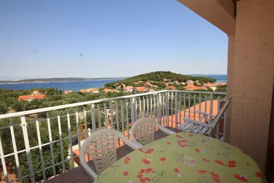Image de Appartement de deux chambres avec la terrasse et la vue sur le mer Kukljica, Ugljan (A-8237-a)