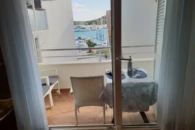 Image de Appartement d'une chambre avec le balcon et la vue sur le mer Rogoznica (A-1089-c)