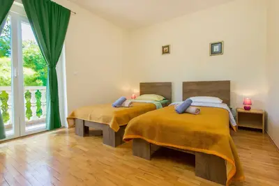 Image de Appartement de deux chambres avec le balcon Pirovac, Sibenik (A-6280-b)