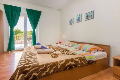 Image de Appartement de deux chambres avec la terrasse Pirovac, Sibenik (A-6280-a)