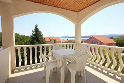 Image de Garçonnière avec la terrasse et la vue sur le mer Orebic, Peljesac (As-10193-b)