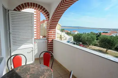 Image de Appartement d'une chambre avec la terrasse et la vue sur le mer Caska, Pag (A-4109-c)