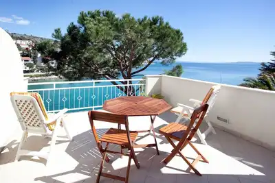 Image de Appartement de deux chambres prés de la plage Mavarstica, Ciovo (A-9432-b)