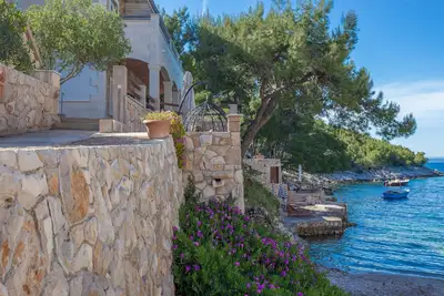 Image de Appartement de deux chambres prés de la plage Baie Zastupac, Hvar (A-8761-a)