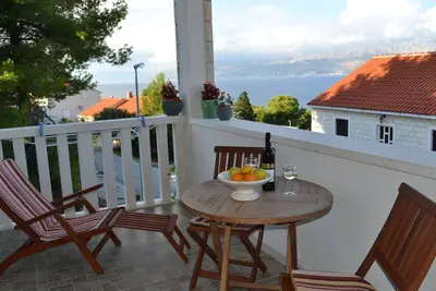 Appartement d'une chambre avec la terrasse et la vue sur le mer Postira, Brac (A-2948-a)