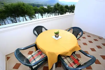 Appartement de deux chambres prés de la plage Baie Mala Lamjana, Ugljan (A-8461-d)