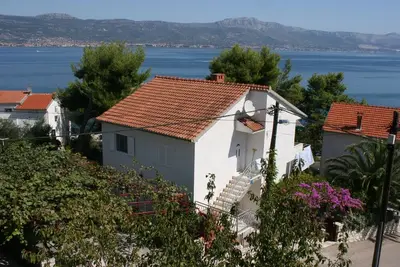 Image de Appartement de deux chambres prés de la plage Slatine, Ciovo (A-6888-a)