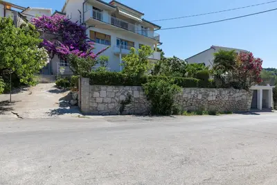 Image de Appartement de quatre chambres avec la terrasse et la vue sur le mer Sumpetar, Omis (A-9436-a)