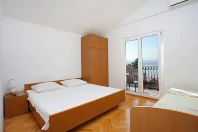 Image de Appartement d'une chambre avec le balcon et la vue sur le mer Stanici, Omis (A-1027-b)