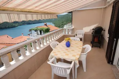 Image de Appartement de deux chambres avec la terrasse et la vue sur le mer Duga Luka (Prtlog), Labin (A-5528-b)