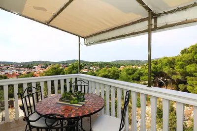 Image de Appartement de deux chambres avec la terrasse et la vue sur le mer Jezera, Murter (A-5079-a)