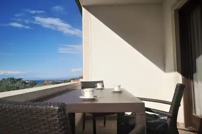Appartement de quatre chambres avec la terrasse et la vue sur le mer Mali Losinj, Losinj (A-7978-b)