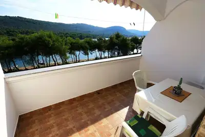 Image de Appartement d'une chambre prés de la plage Baie Mala Lamjana, Ugljan (A-8461-e)