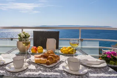 Image de Appartement de deux chambres avec la terrasse et la vue sur le mer Rastici, Ciovo (A-1084-b)