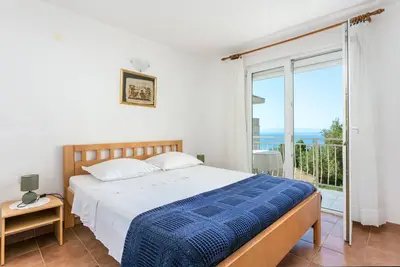 Appartement d'une chambre avec le balcon et la vue sur le mer Baska Voda, Makarska (A-300-d)