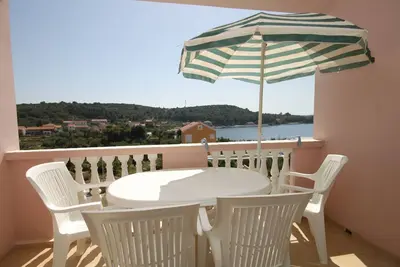 Image de Appartement d'une chambre avec la terrasse et la vue sur le mer Baie Soline, Dugi otok (A-448-d)