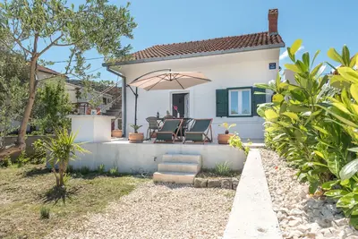 Maison de vacances près de la mer Vinisce, Trogir (K-11482)