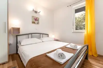 Image de Appartement de deux chambres avec la terrasse Baska, Krk (A-13907-c)