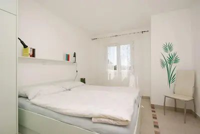 Image de Appartement de deux chambres avec la terrasse Pinezici, Krk (A-5464-a)