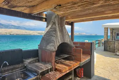 Image de Maison de pêcheur près de la mer Baie Prnjica, Pag (K-12620)
