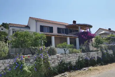 Appartement d'une chambre avec la terrasse et la vue sur le mer Splitska, Brac (A-2923-a)