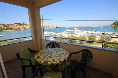 Image de Appartement d'une chambre avec la terrasse et la vue sur le mer Preko, Ugljan (A-8315-c)