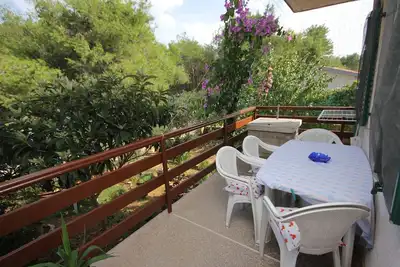 Image de Appartement de deux chambres avec la terrasse et la vue sur le mer Baie Mala Lamjana, Ugljan (A-827-b)