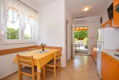 Appartement d'une chambre avec la terrasse et la vue sur le mer Pag (A-6316-d)