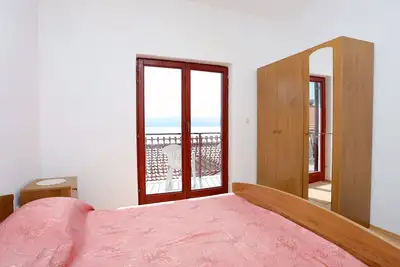 Image de Appartement de trois chambres avec le balcon et la vue sur le mer Lokva Rogoznica, Omis (A-10358-a)