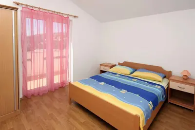 Appartement d'une chambre avec le balcon et la vue sur le mer Seget Vranjica, Trogir (A-4870-c)