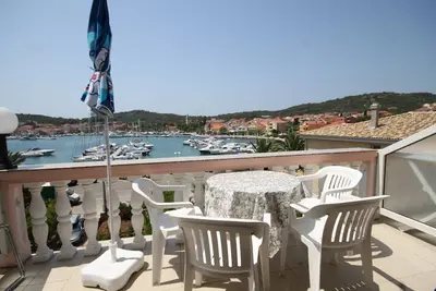 Image de Appartement d'une chambre avec la terrasse et la vue sur le mer Kukljica, Ugljan (A-8318-c)