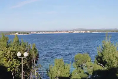 Image de Garçonnière prés de la plage Tkon, Pasman (As-5840-a)