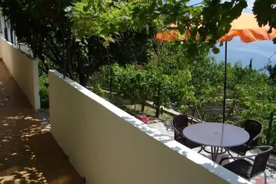 Image de Appartement d'une chambre avec la terrasse et la vue sur le mer Marusici, Omis (A-8632-a)