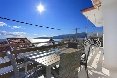 Appartement de deux chambres prés de la plage Seget Vranjica, Trogir (A-6094-a)