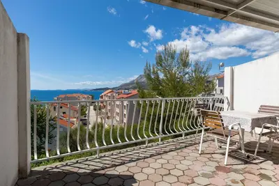 Appartement d'une chambre avec la terrasse et la vue sur le mer Nemira, Omis (A-2828-e)
